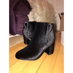 Forever 21 Black Velvet Ankle Boots 7.5 NWT